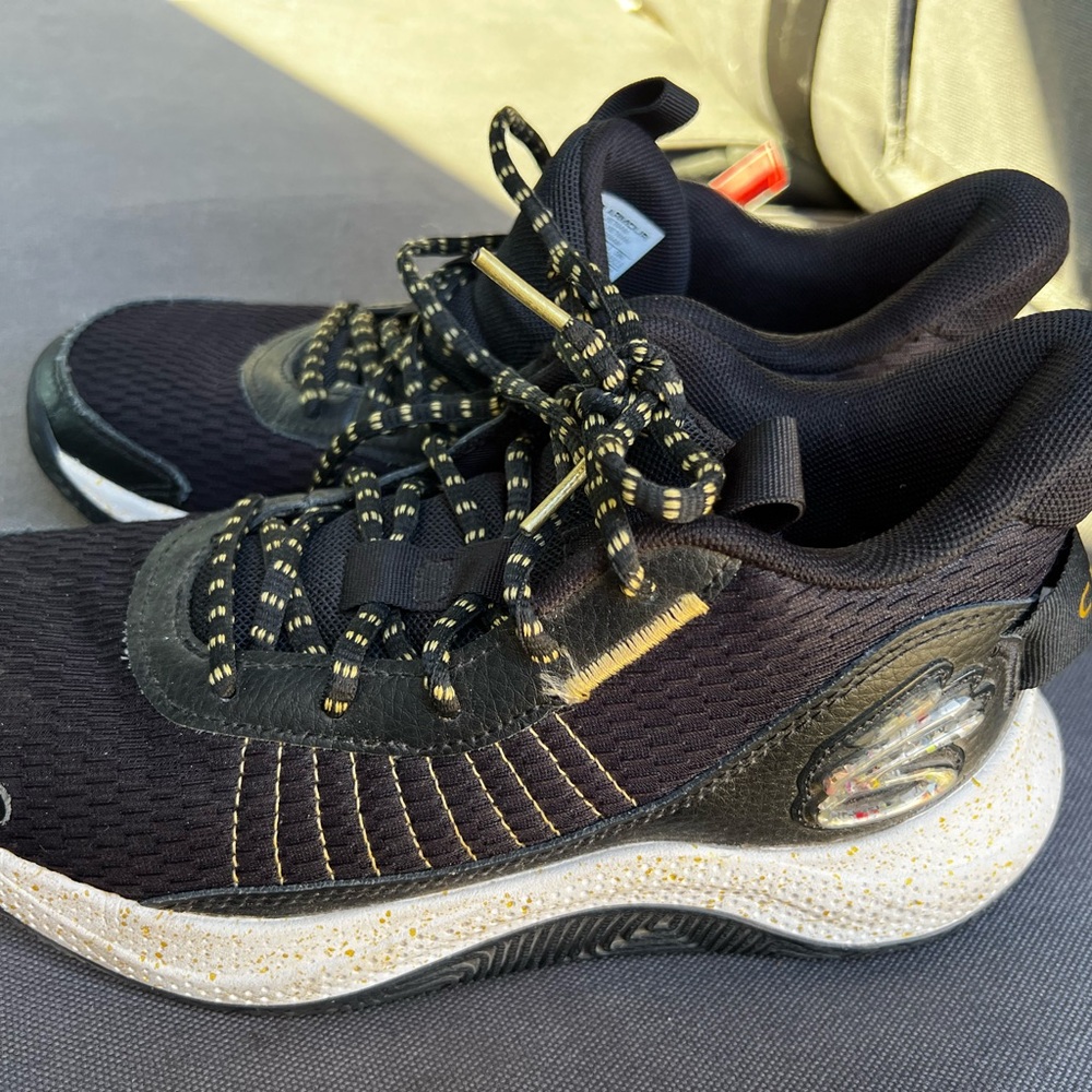 Under Armour Steph Curry youth 6.5 shoes for sale wore about 5 times.